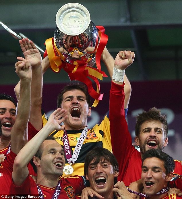 Iker Casillas: 'Chúa không còn đồng hành cùng Tây Ban Nha' ảnh 3